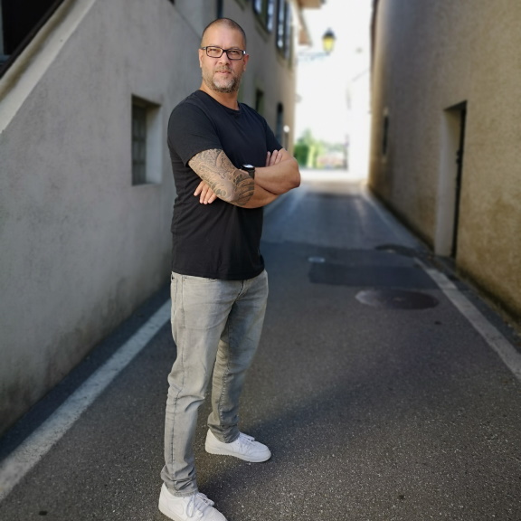 EMMANUEL GUEIT DESIGNER IKEPOD